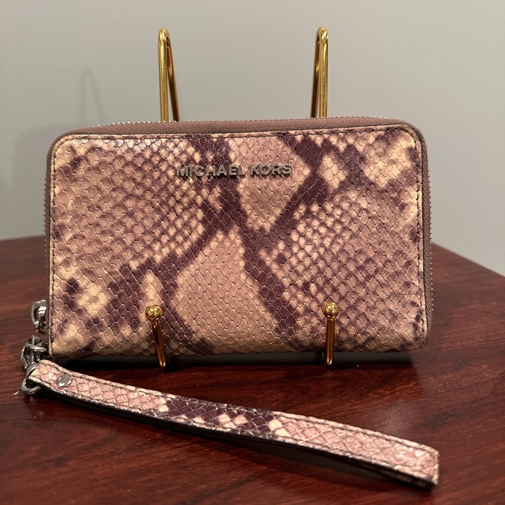 Michael Kors Snake Print Shoulder Bag with Matching wristlet/wallet - Picture 3 of 16